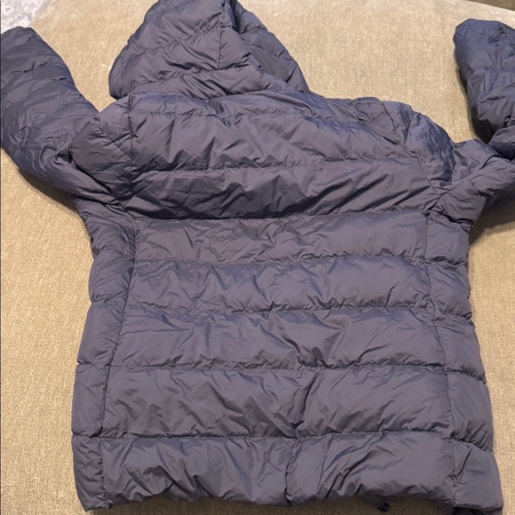 Uniqlo Packable Down Filled Jacket with Hood - Picture 4 of 4